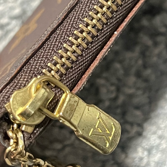 Louis Vuitton Key Pouch - Picture 4 of 6